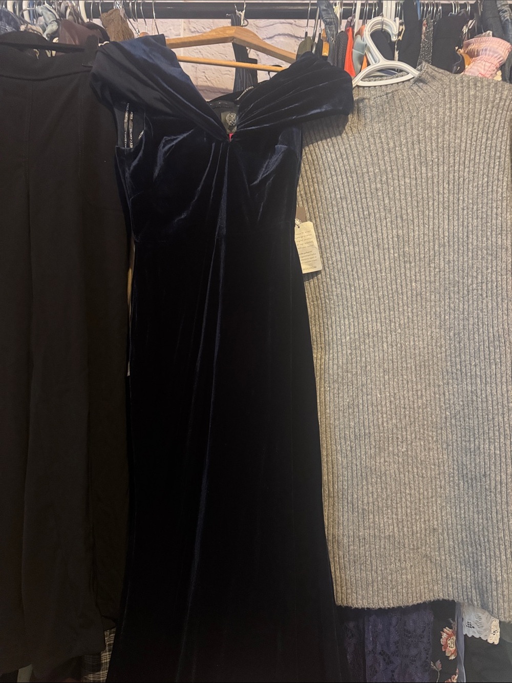 Vince Camuto • NWT $288USD Off-Shoulder Velvet Evening Gown Navy PTP 16-18.5 - Picture 2 of 3